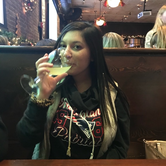 Meet your Posher, Talia - Picture 10 of 15